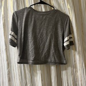 Cropped grey tshirt